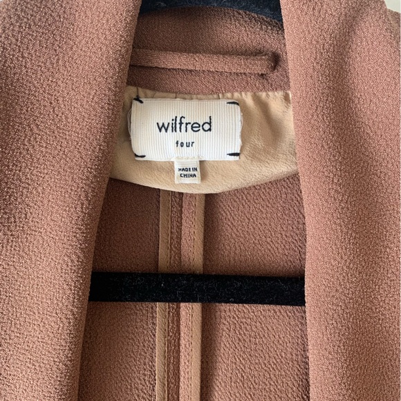 Aritzia Wilfred Crepe Blazer | Size 4 - Picture 3 of 3